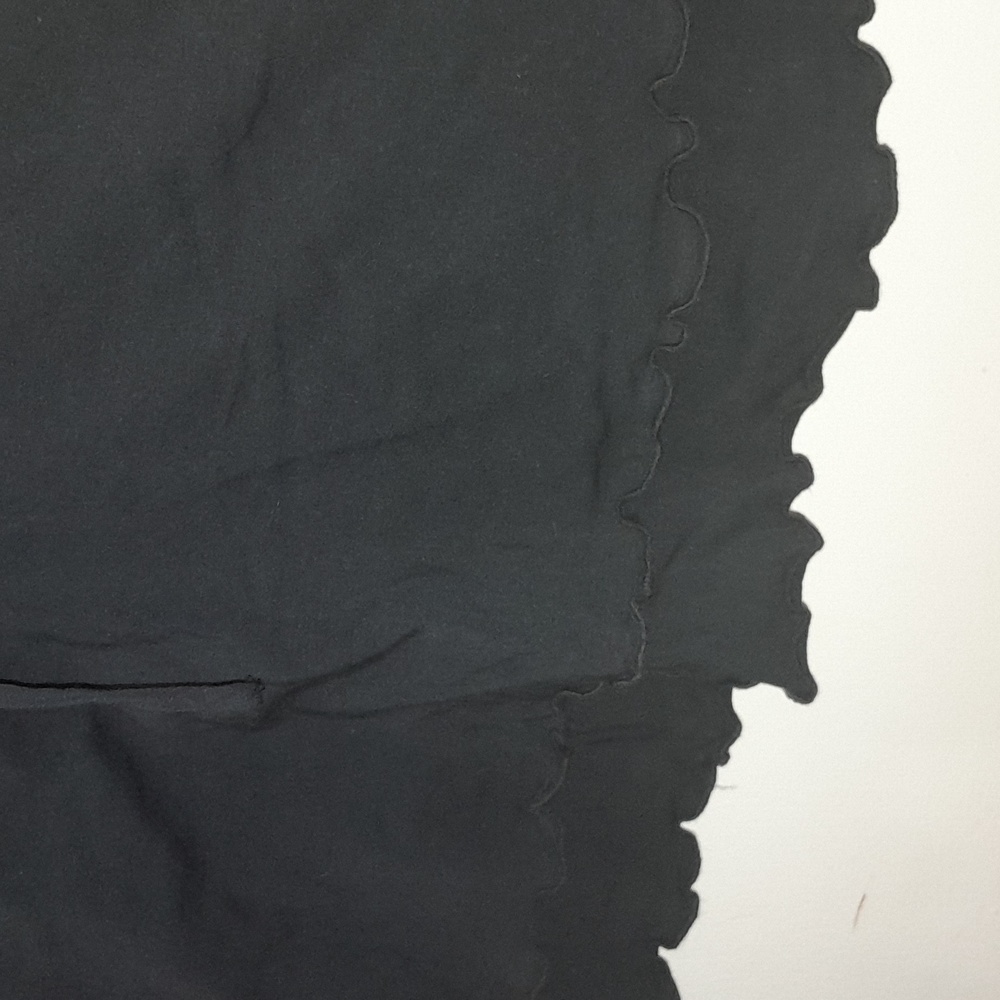 🌺BLACK RUFFLED Mini - Picture 2 of 3